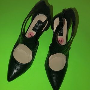 Pointed Toe Textured Heels